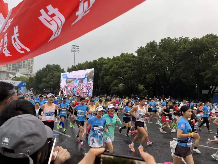 2022一汽奥迪杭州马拉松现场照片 3