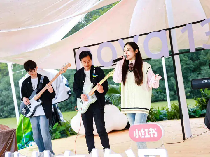 华为nova13格外有格调公园派对现场照片 8
