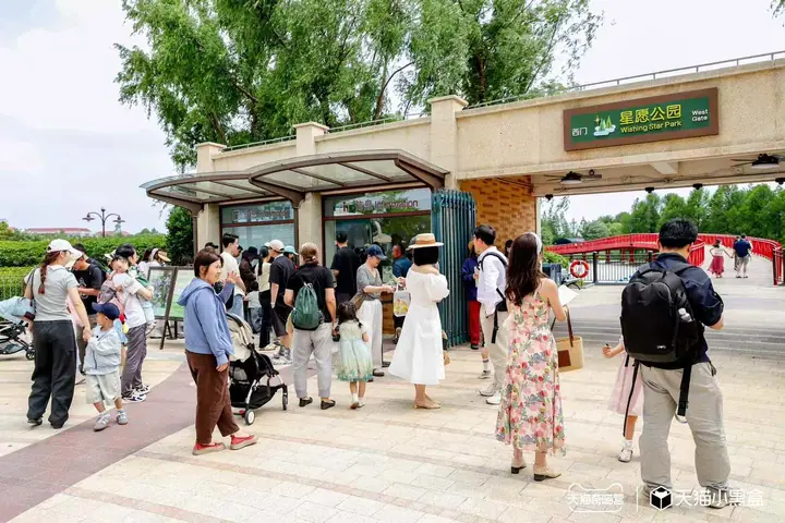 天猫奇喵营上海迪士尼春日游活动现场照片 7