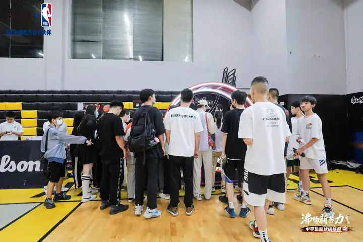 康师傅喝开水沸腾新势力篮球训练营现场照片 3